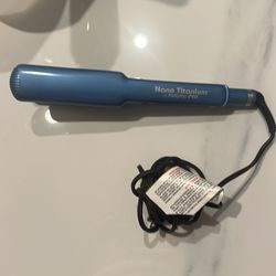 Flat iron Nano by babyliss Pro