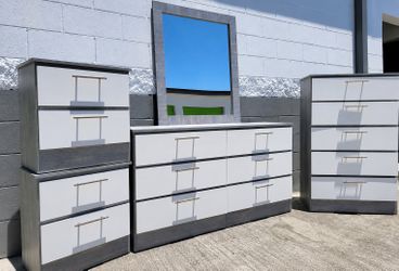 Dresser whit mirror, chest and 2 nightstands - Cómoda con espejo , gavetero y 2 mesitas de noche