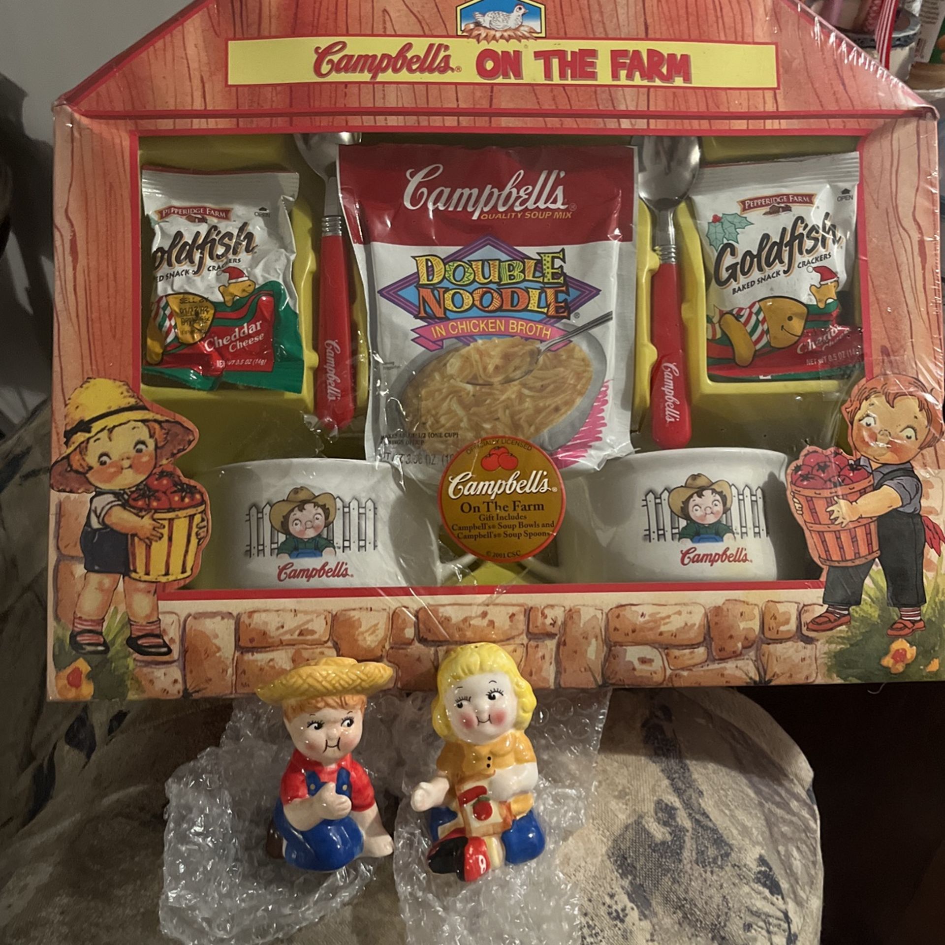2001 Campbell’s Soup Gift Box & Salt & Pepper Shakers