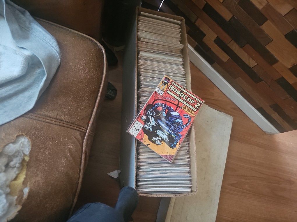 284 Mint Condition Comics