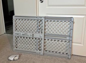 Extra Wide Pet Gate / Safety Gate - Fits Openings 26” - 42”