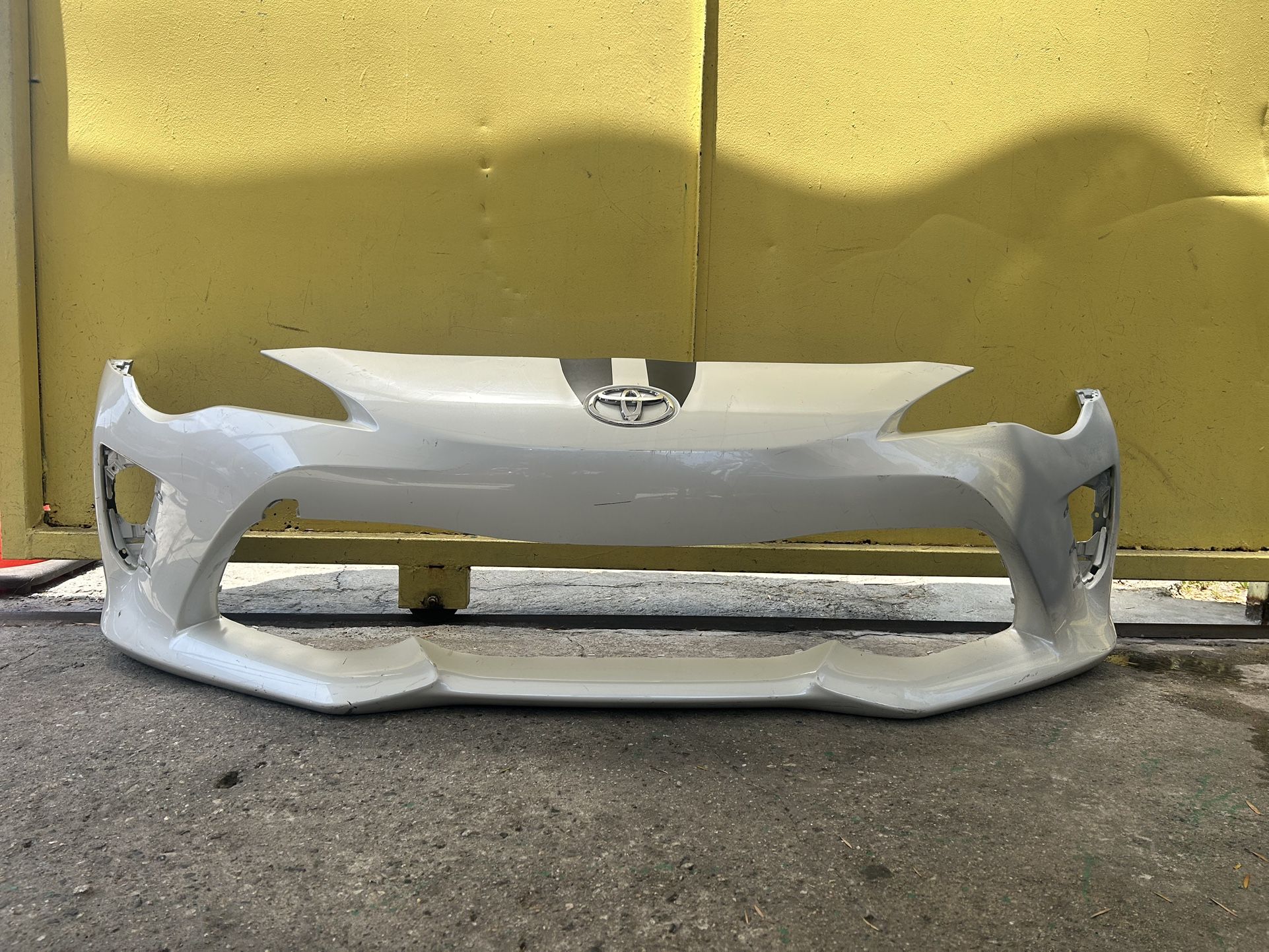 2017-2020 TOYOTA 86 FRONT BUMPER OEM