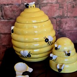 Beehive Cookie Jar With Measuring Spoons/cups