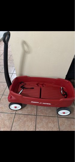 Radio Flyer Pathfinder Wagon Fold-Up Seats & Cup Holders Large Pull Wagon 39” ( great condition)