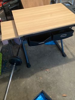 Drawing desk