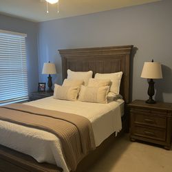 Queen Bedroom  Set(new) 
