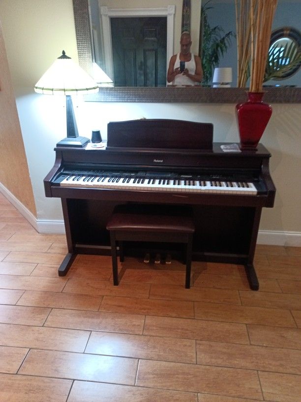 Roland KR-575