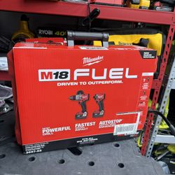 Milwaukee M18 FUEL 18V Lithium-Ion Brushless Cordless Hammer Drill and Impact Driver Combo Kit (2-Tool) with 2 Batteries