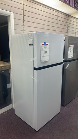 Hisense PureSpace 18.1-cu Ft Counter -Depth 30-in Wide Top-Freezer Refrigerator (white) garage ready Energy Star certified