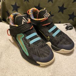 Nike Giannis Immortality 2 basketball shoes, Boys, Youth Size 2