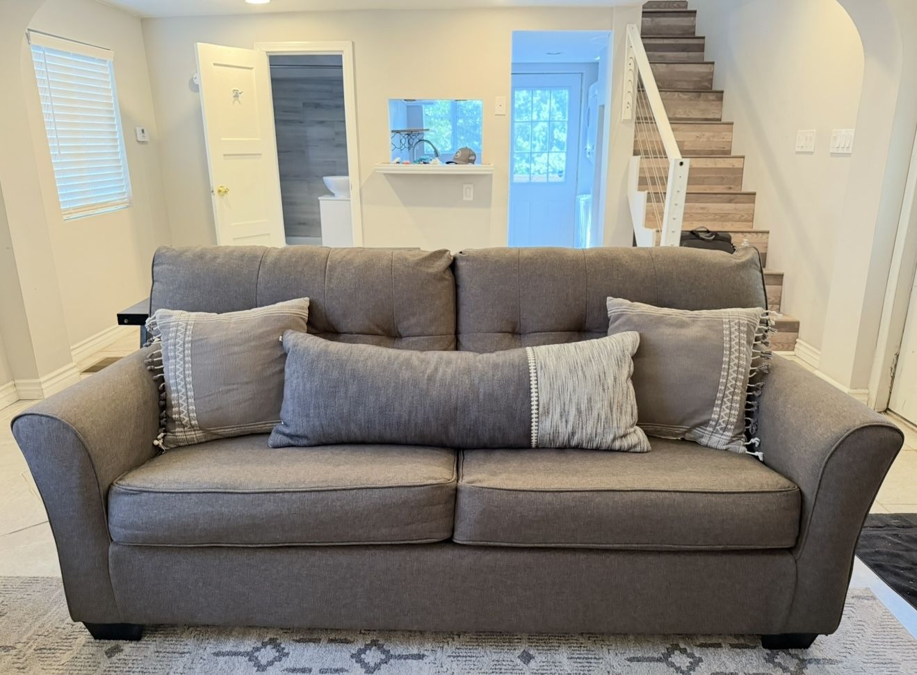 Couch/Pull-Out Bed Ashley Furniture