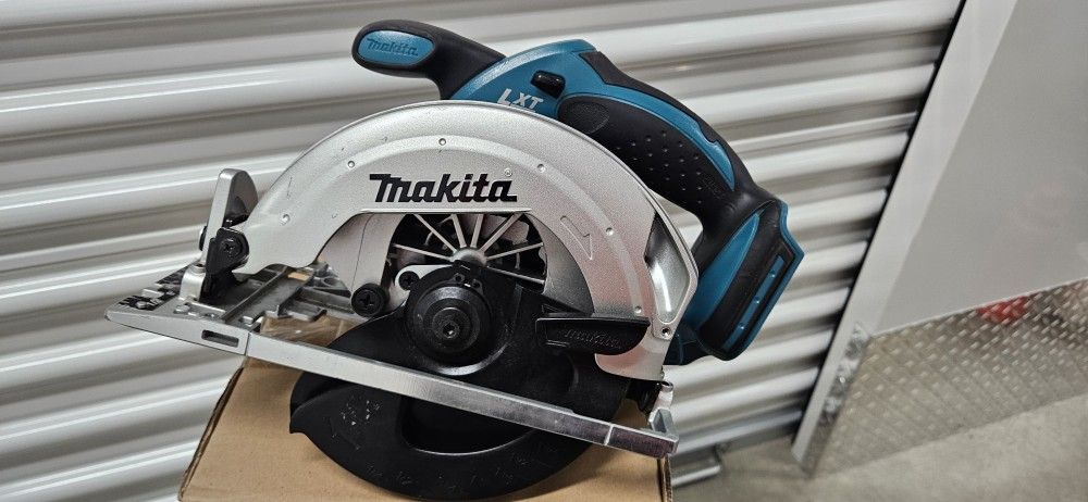 Like new 18V Makita 6-1/2" circular Saw