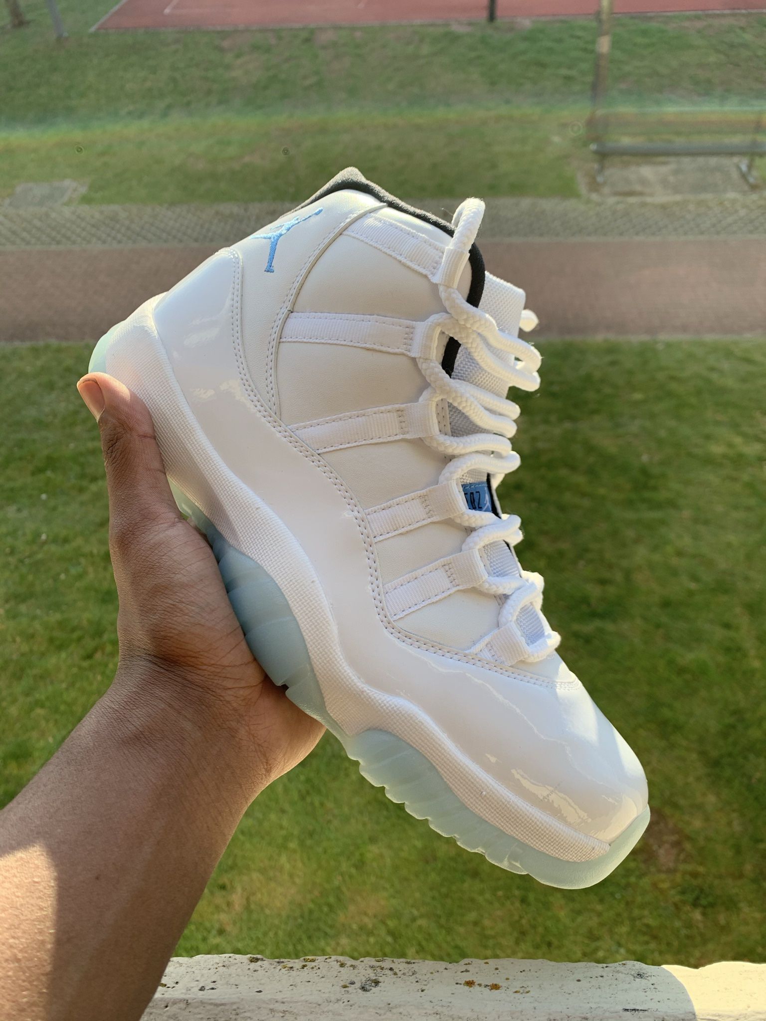 Jordan 11 Legend Blue Size 8.5