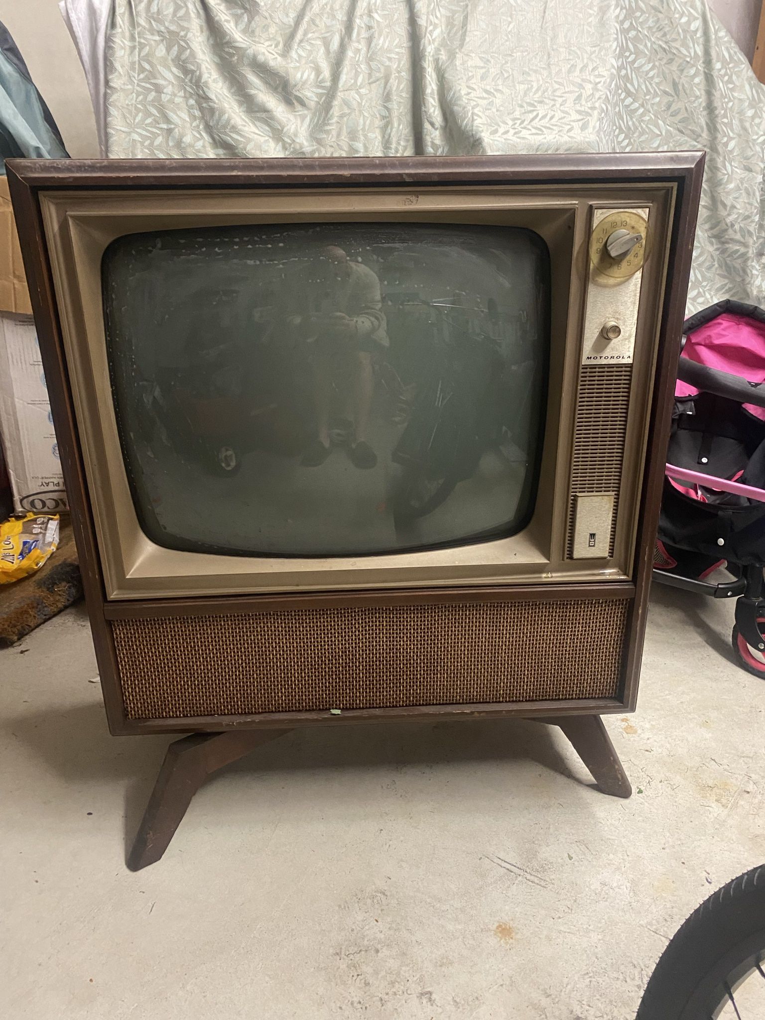 Vintage 1960s Motorola Swivel Stand TV Set Console 