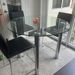 Glass table - Seats 4
