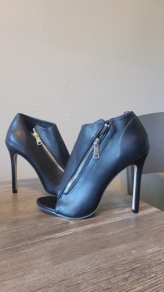 Closed-heeled shoes