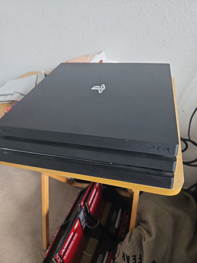 PS4 PRO 100
