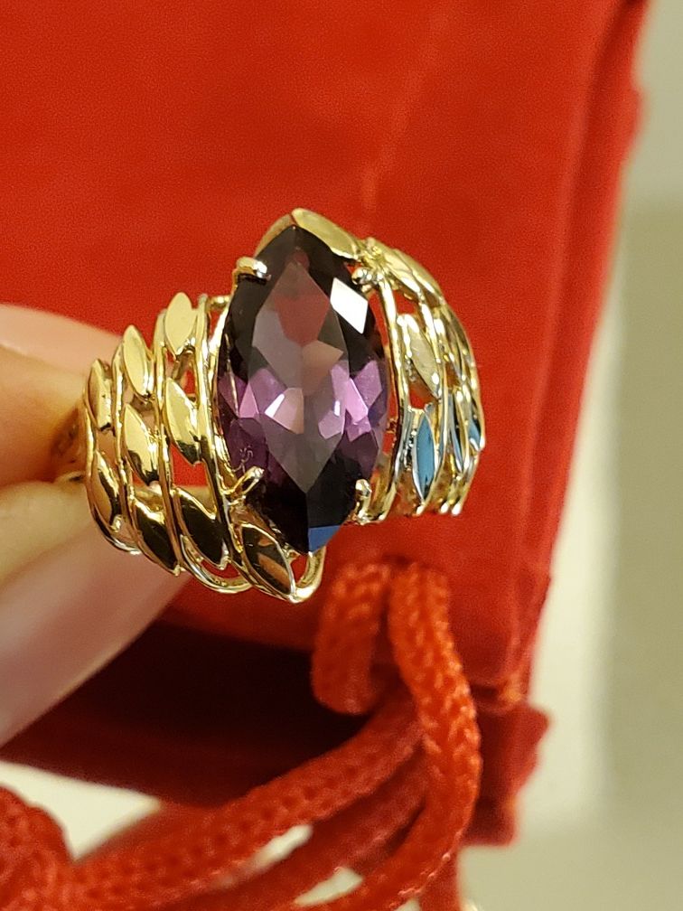 14k Sz 7 Bello Anillo de Oro con Amatista de corte Marquez /14k Yellow Gold Marquise Cut Amethyst great design Ring! 👌