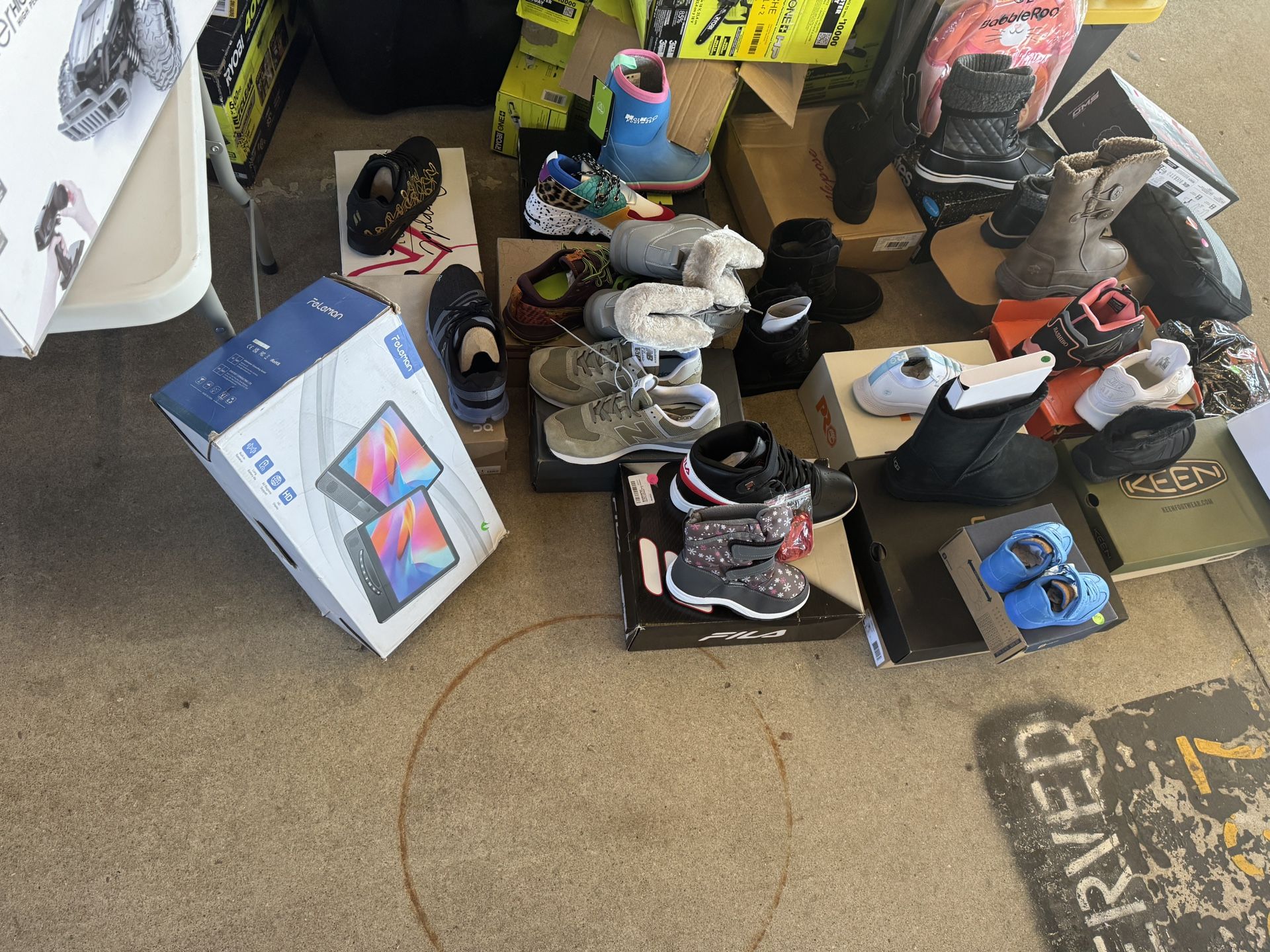 I have tons of stuff for sale if you see something interesting in just text me the picture 