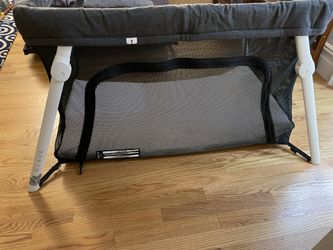 Lotus travel store crib used