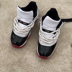 Jordan 11 Retro Low Concord Bred