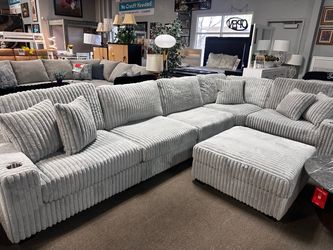 Beautiful sectional sofa! $1499 🚨📦 More colors available!