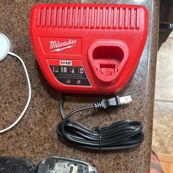 Milwaukee M12 Charger 
