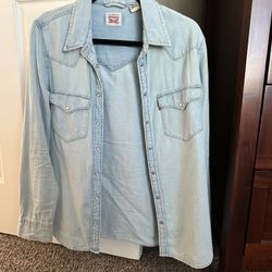 Levi’s Denim Shirt (M)