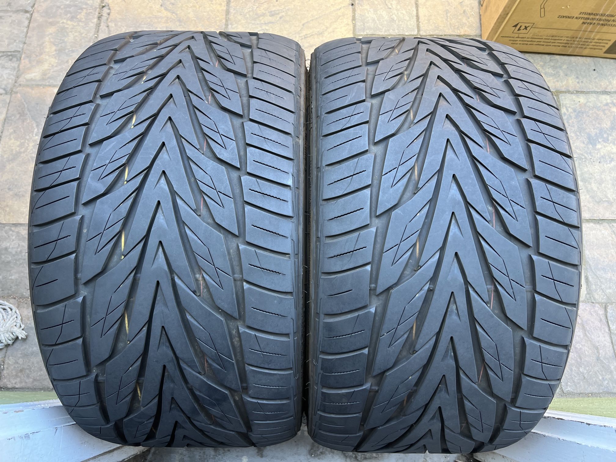 2 Toyo Tires 335/25/22