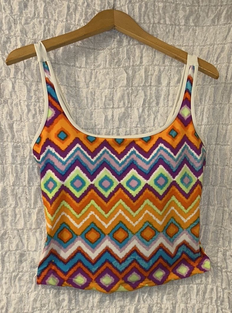 Hapari: Colorful Zigzag Patterned Women's Tankini Swimsuit Top