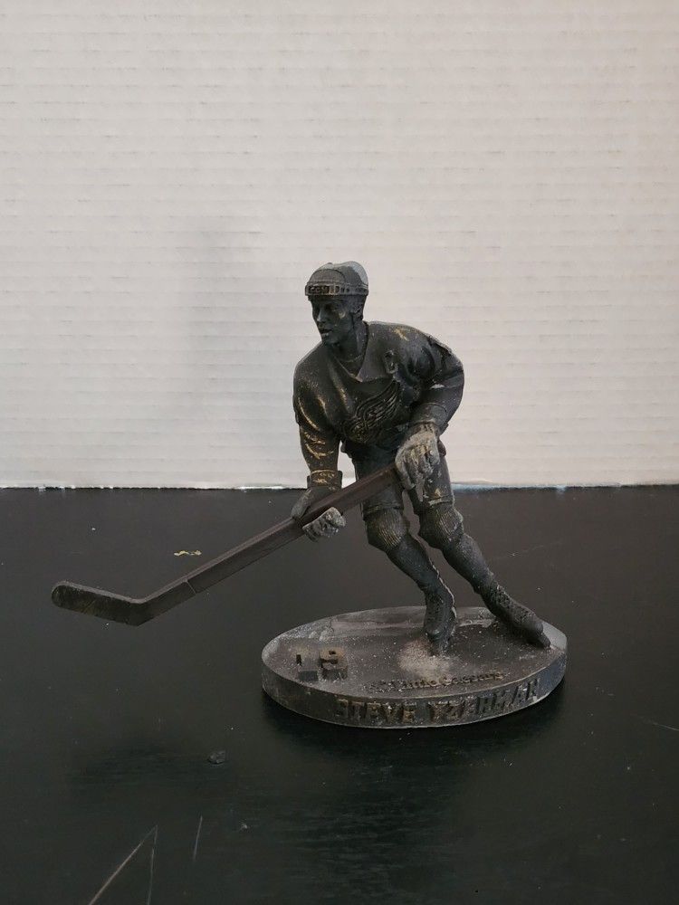 NHL Steve Yzerman Figurine Little Caesars Detroit Red Wings Statue Collectible
