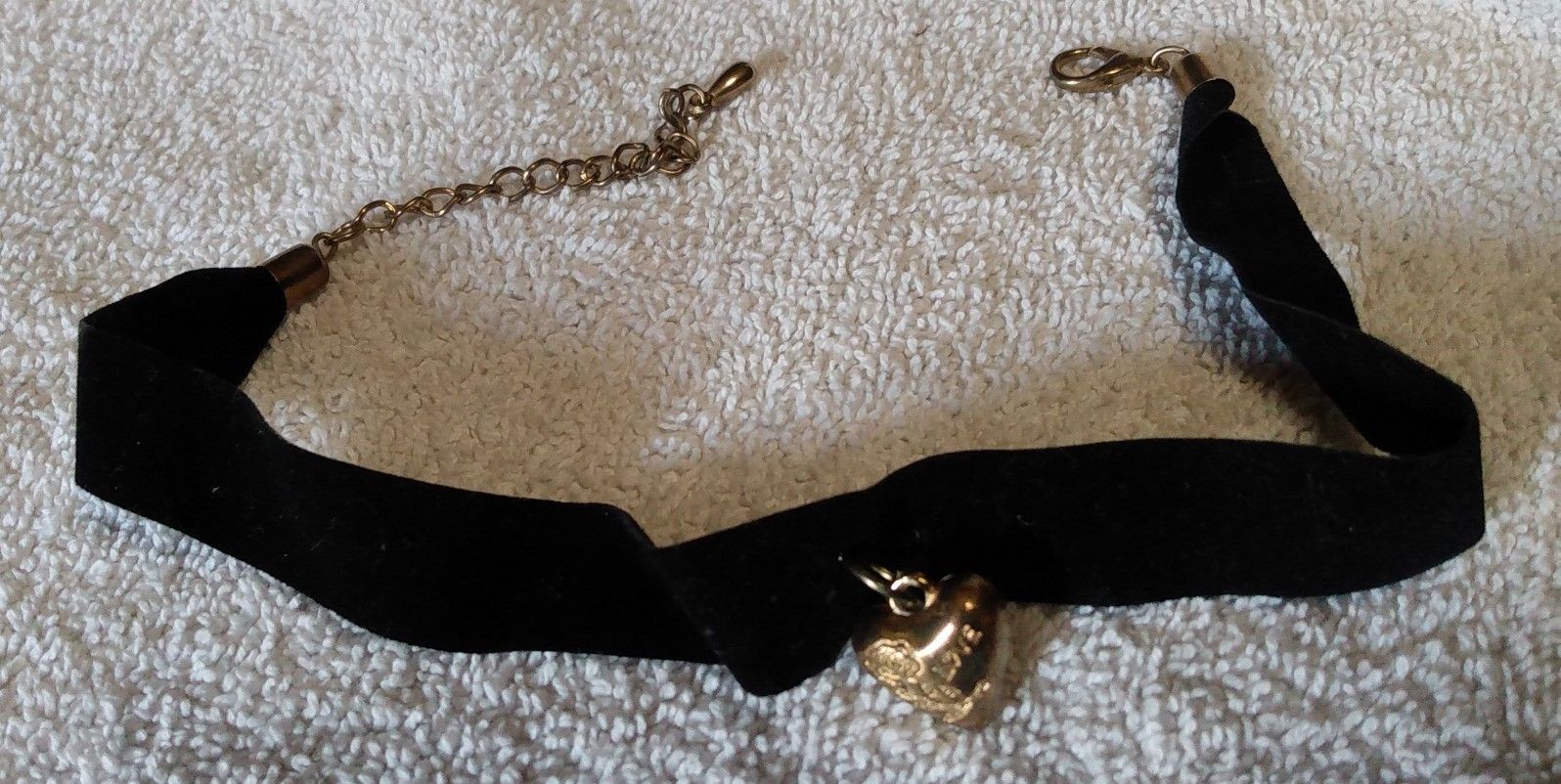 Black Velvet w/ Heart Choker Necklace 