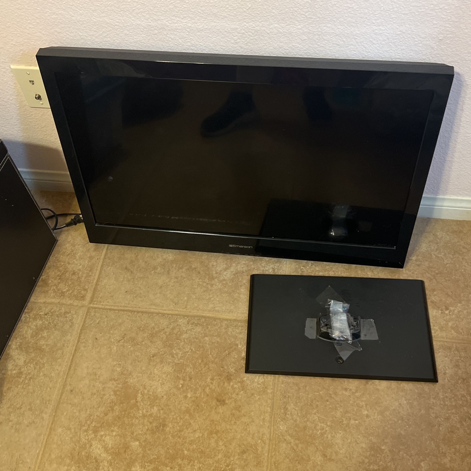 30 Inch Emerson TV With Stand