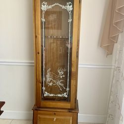 Gun cabinet (holds 6 guns)