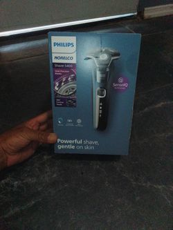 Portable Philips Norelco shaver 5400