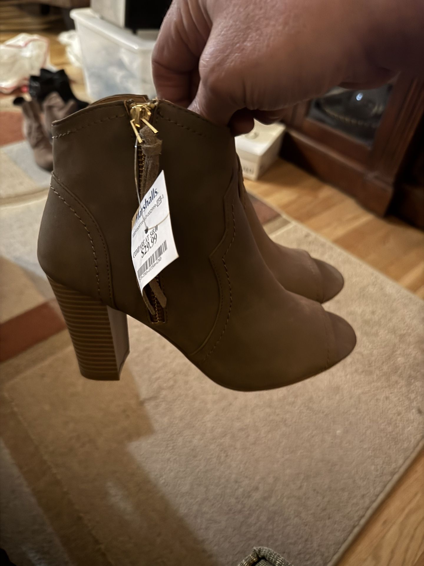 Ladies Shoe New Size 8