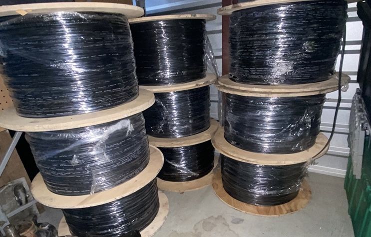 π₯ Trades Welcome 7 Brand New 5000ft Rolls of Fiber Optic Cable β Huge Discount! π₯ β’ 4 Strand | Single Mode | Indoor/Outdoor | Plenum Riser β’ MPN: