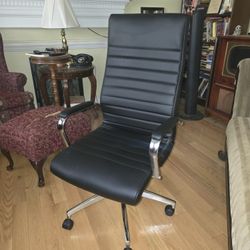 The Bentura Bonded Leather Managers Chair with Chrome Accents (Brand New)