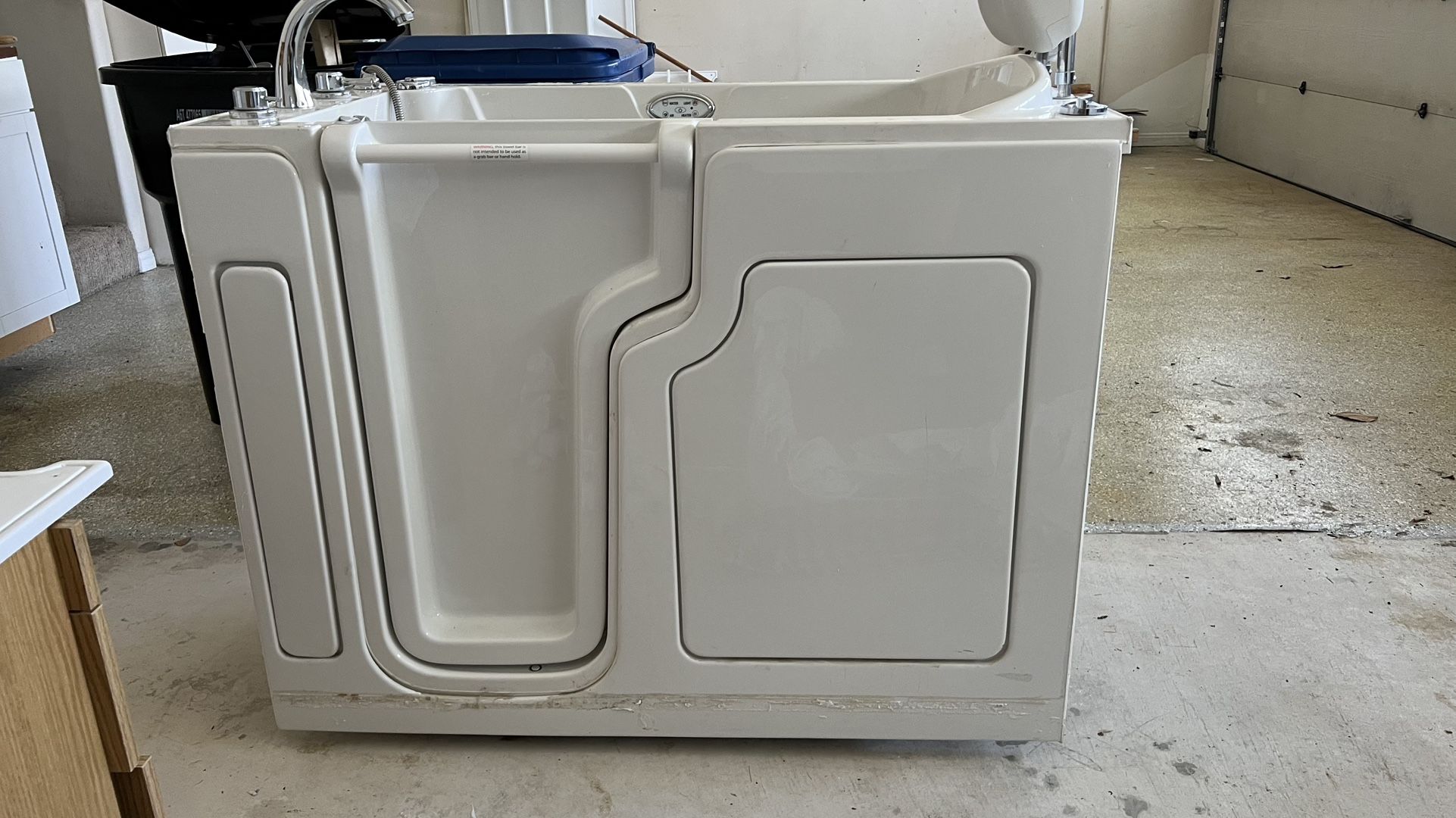 Safe Step Walk In Bathtub (Working Condition)