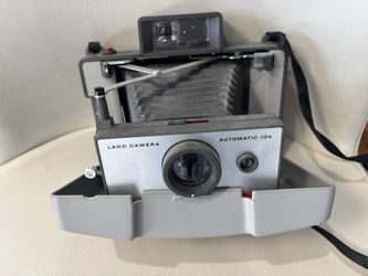 POLAROID 104 LAND CAMERA