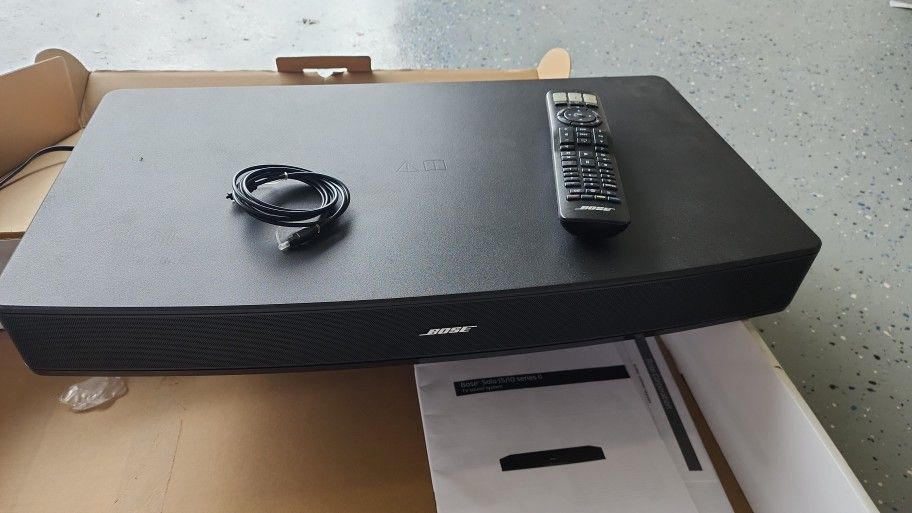 Bose Solo 10 TV Sound System With Bose Remote and Cables