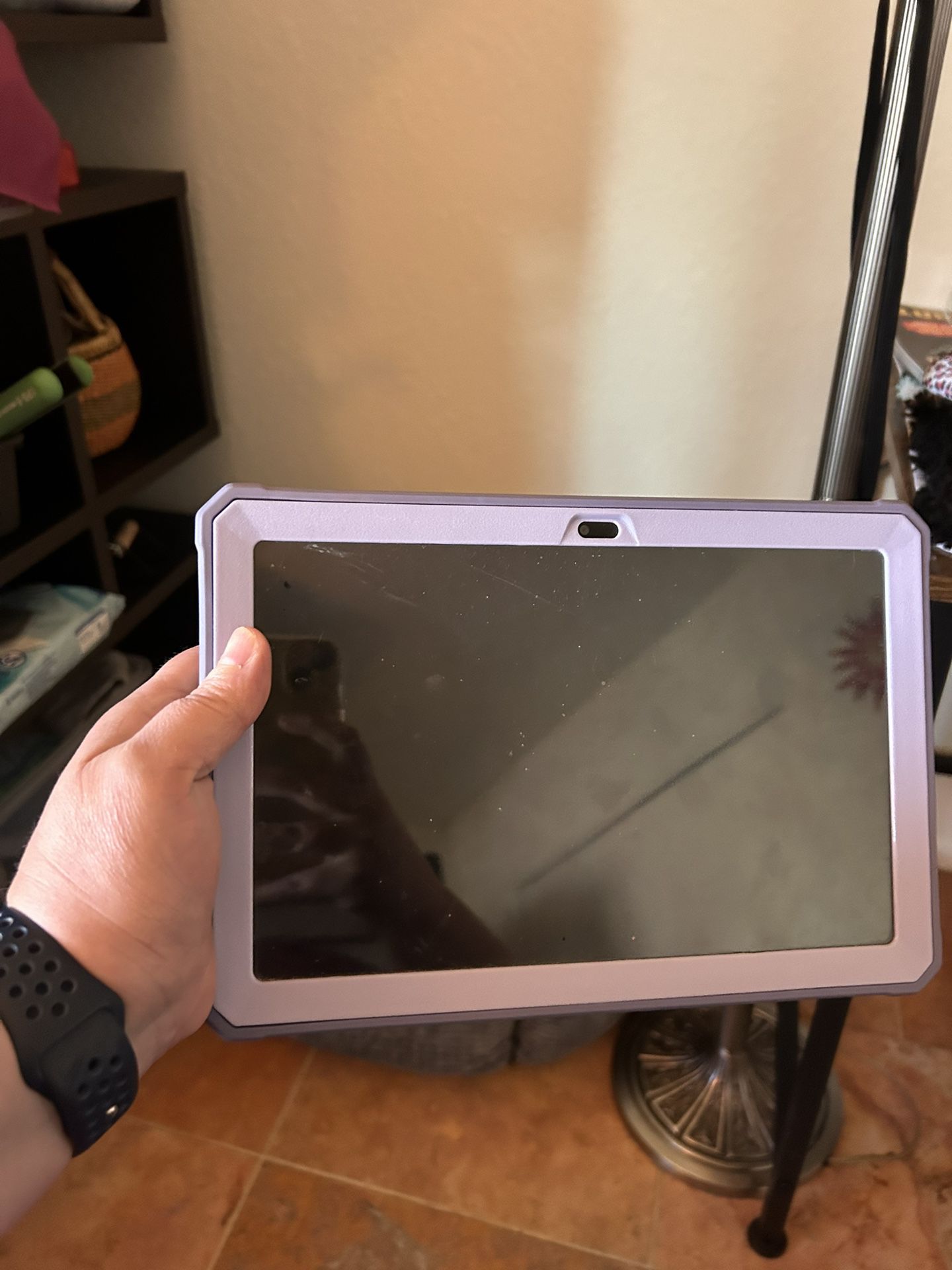Fire Tablet 10” With Standing Case And Wireless Charger