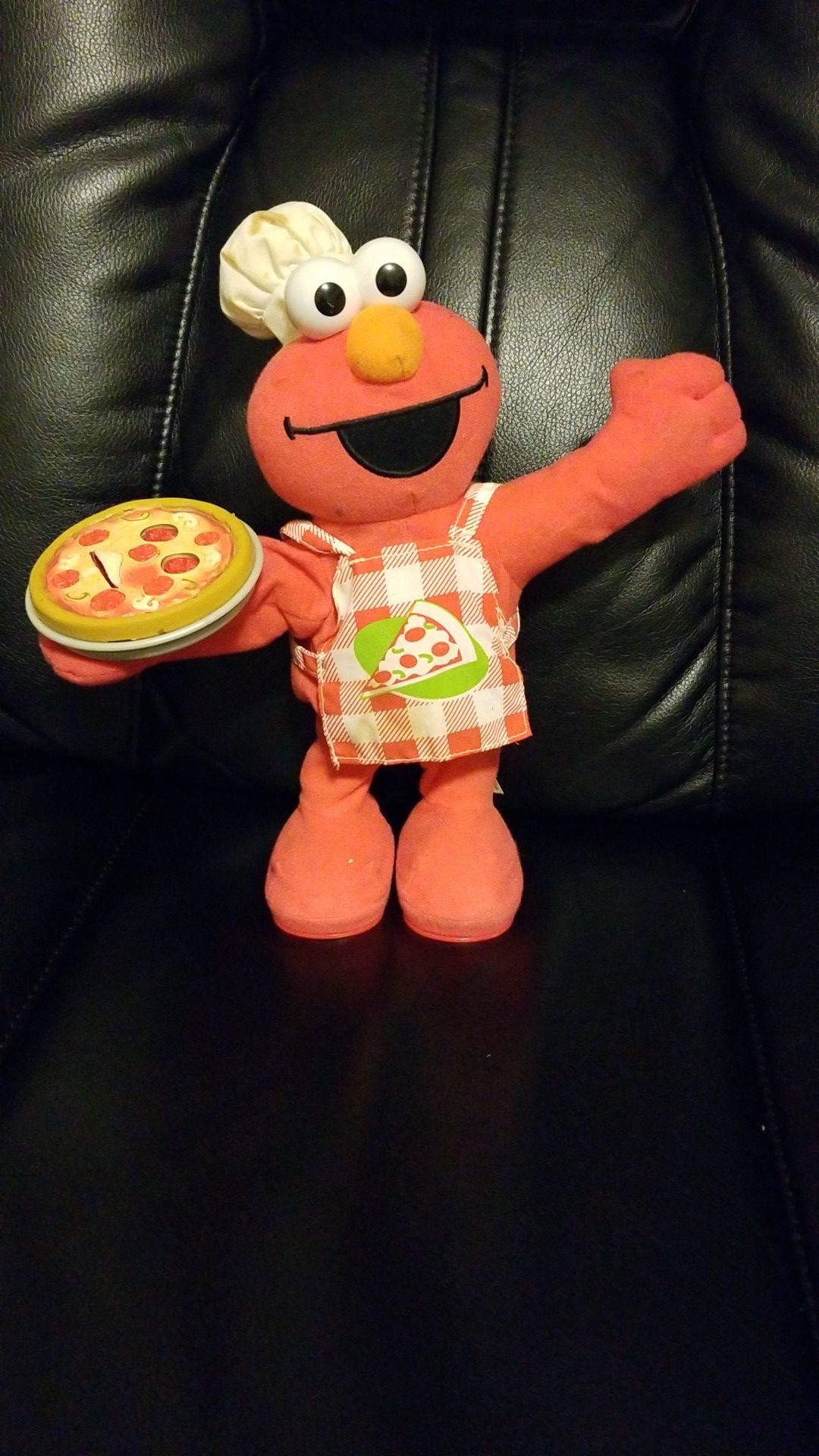 Collectable Elmo pizza toy