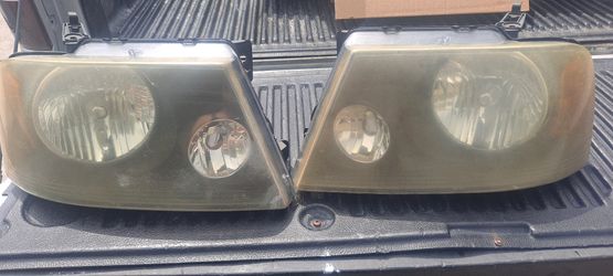 2004 Ford F150 HeadLights