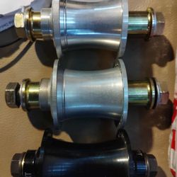 3 gsport hubs and 2 hola hoop rims all nos. 