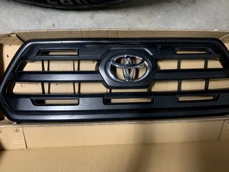 2016 - 2019 Toyota Tacoma SR Grill