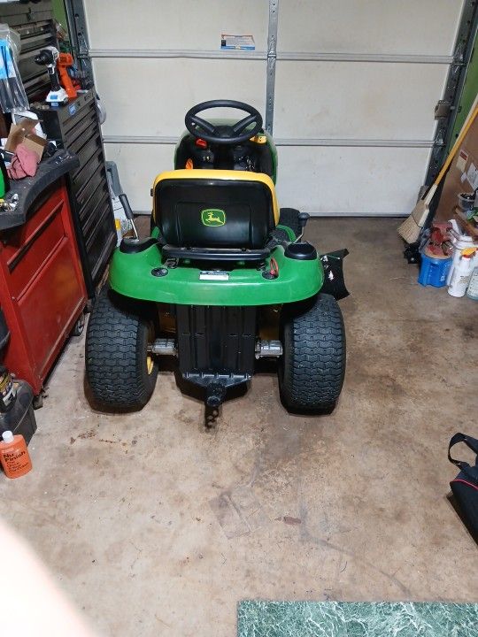 John Deere L100 