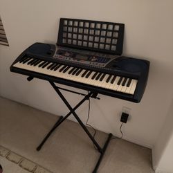 Yamaha PSR-262 Electronic Keyboard w/ Stand – Great for Beginners