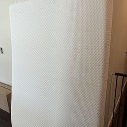 Like New Full Sized Memory Foam Mattress