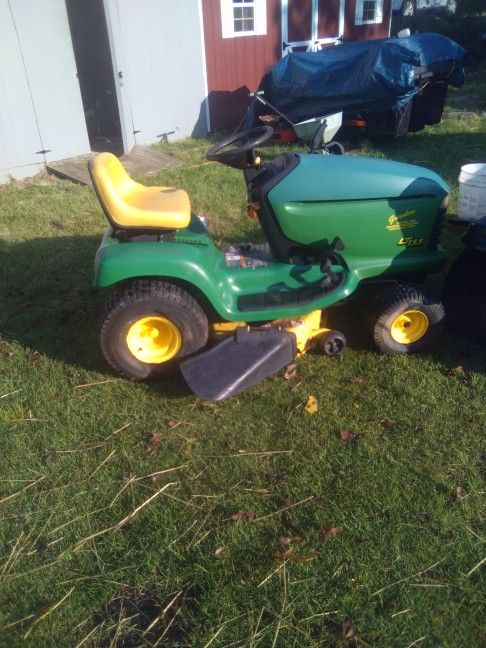 LT155 John Deere Lawn Tractor 